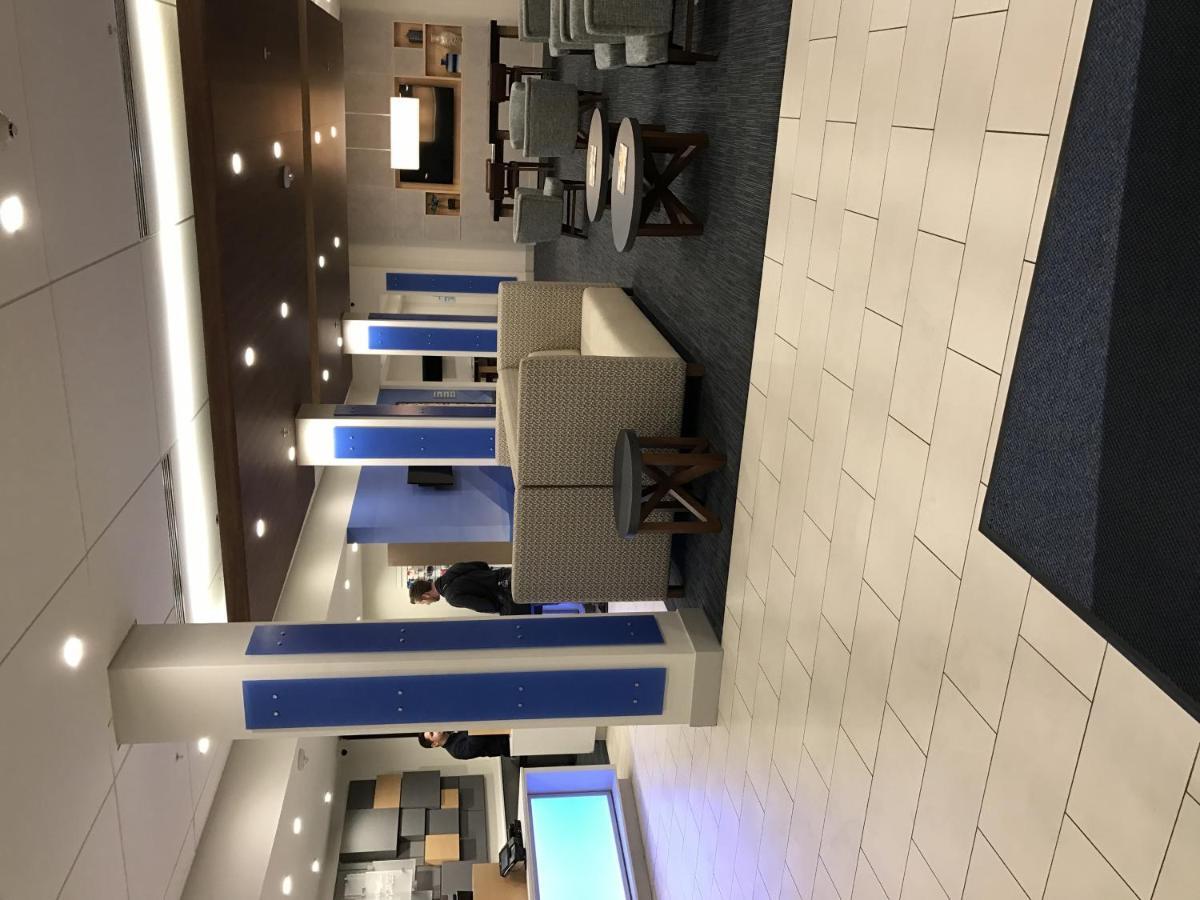 Holiday Inn Express Visalia-Sequoia Gateway Area By Ihg Buitenkant foto